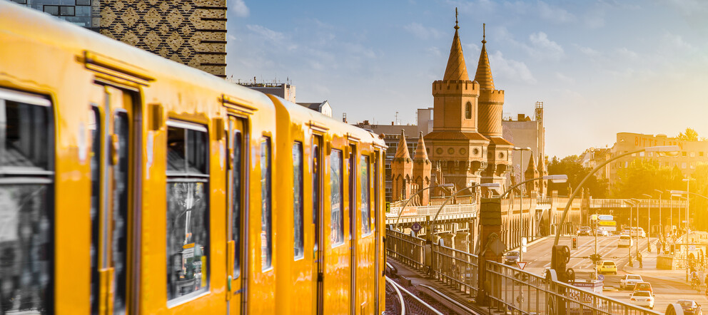 Berliner U-Bahn an der Oberbaumbrücke
