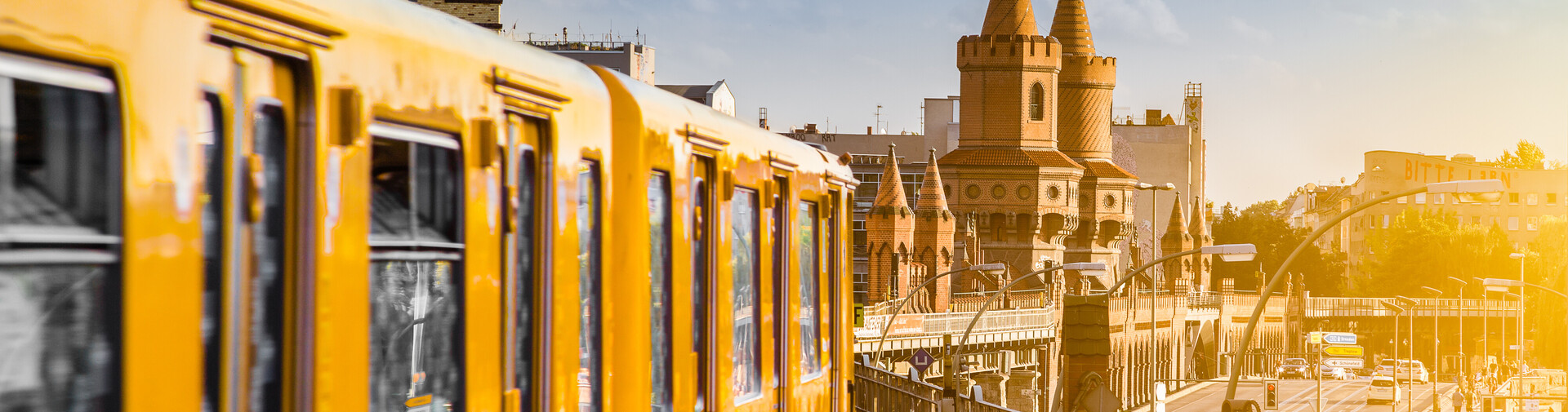 Berliner U-Bahn an der Oberbaumbrücke